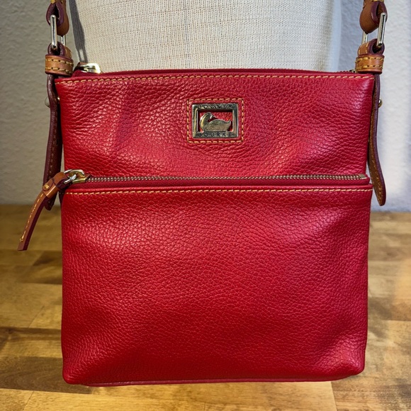 Dooney & Bourke Red Pebble Leather Crossbody Letter Carrier Bag Pouchette - Picture 2 of 10